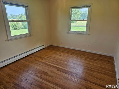 Tiny photo for 16485 E ROBIN Road, Mt Vernon, IL 62864 (MLS # EB458279)