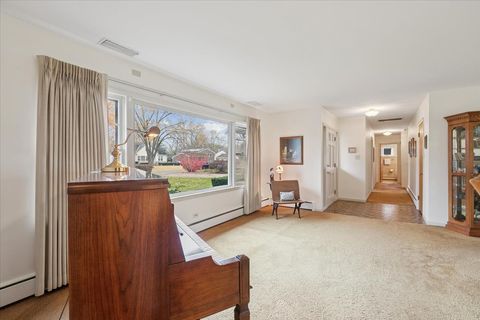 Tiny photo for 223 S Glendale Avenue, Barrington, IL 60010 (MLS # 12520770)