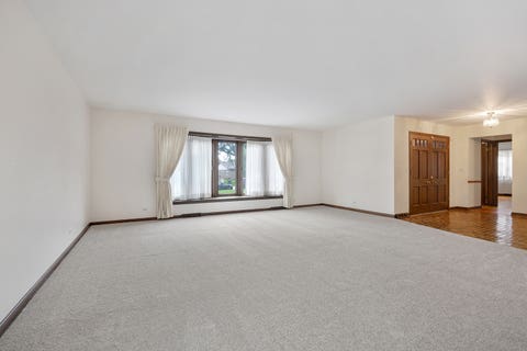 Tiny photo for 911 W Willow Lane, Mount Prospect, IL 60056 (MLS # 12728551)