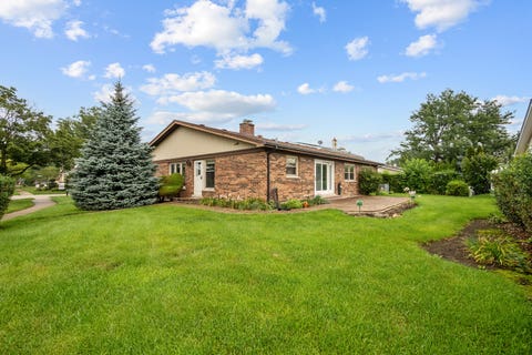 Tiny photo for 911 W Willow Lane, Mount Prospect, IL 60056 (MLS # 12728551)