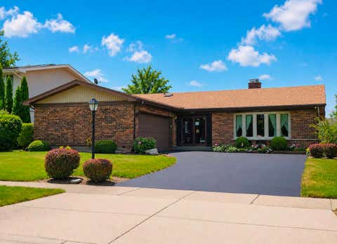 Photo of 911 W Willow Lane, Mount Prospect, IL 60056 (MLS # 12728551)