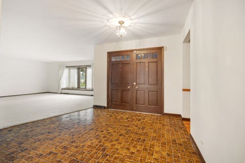 Tiny photo for 911 W Willow Lane, Mount Prospect, IL 60056 (MLS # 12728551)