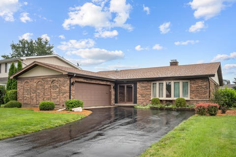 Tiny photo for 911 W Willow Lane, Mount Prospect, IL 60056 (MLS # 12728551)