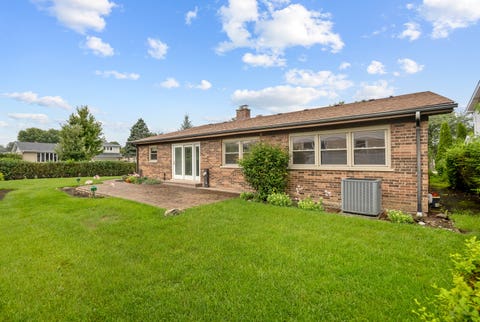 Tiny photo for 911 W Willow Lane, Mount Prospect, IL 60056 (MLS # 12728551)