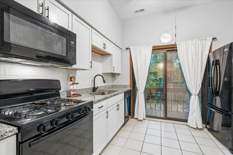 Tiny photo for 5373 Newport Drive #2-4B, Lisle, IL 60532 (MLS # 12773457)