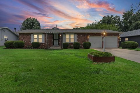 Photo of 529 Marquis Avenue, Centralia, IL 62801 (MLS # 12696177)