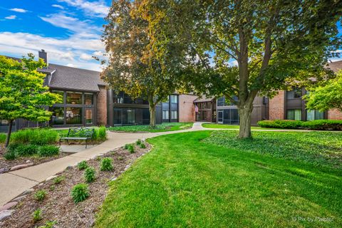 Photo of 710 Saint Andrews Lane #20, Crystal Lake, IL 60014 (MLS # 12662328)