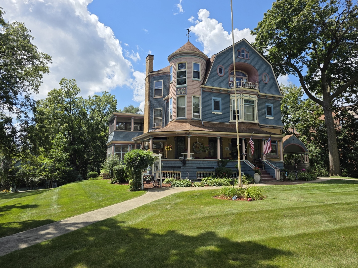 705 W Highland Avenue