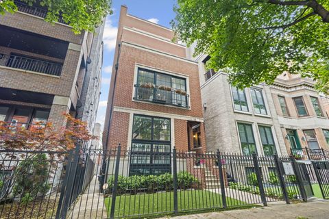 718 W Aldine Avenue 3 Chicago IL 60657