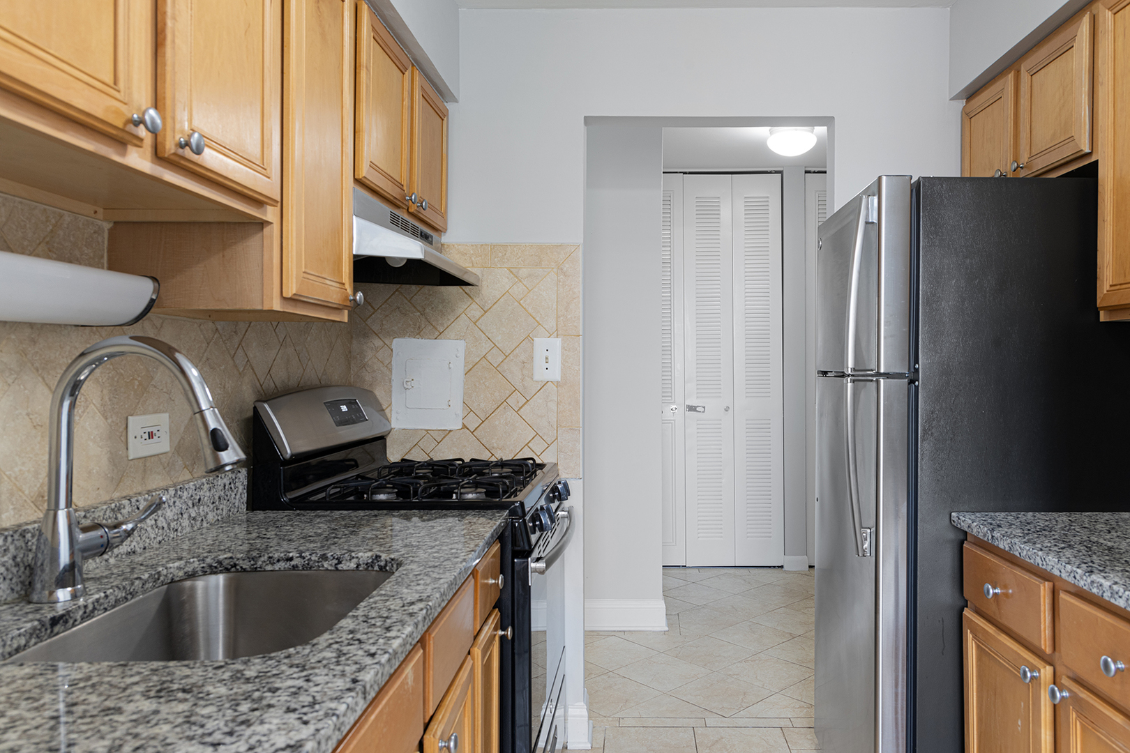 5534 N Kenmore Avenue 500