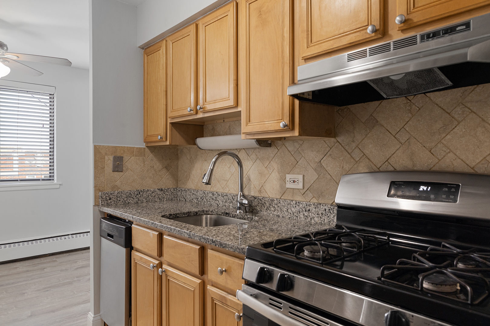 5534 N Kenmore Avenue 500