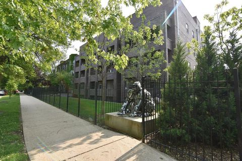 4520 N Beacon Street 401 Chicago IL 60640