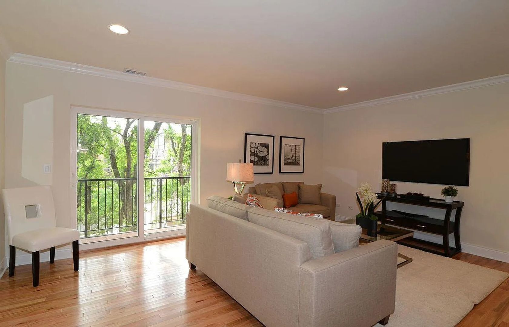 4520 N Beacon Street 401