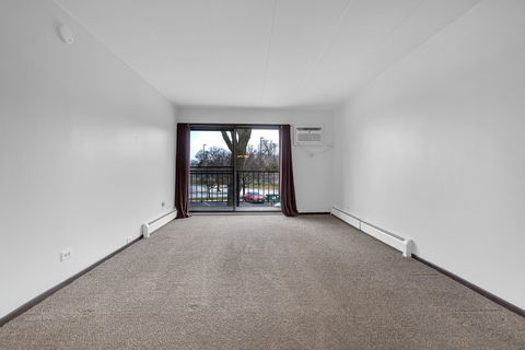 Tiny photo for 7010 W 110th Street #6, Worth, IL 60482 (MLS # 12537593)