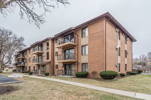 Tiny photo for 7010 W 110th Street #6, Worth, IL 60482 (MLS # 12537593)