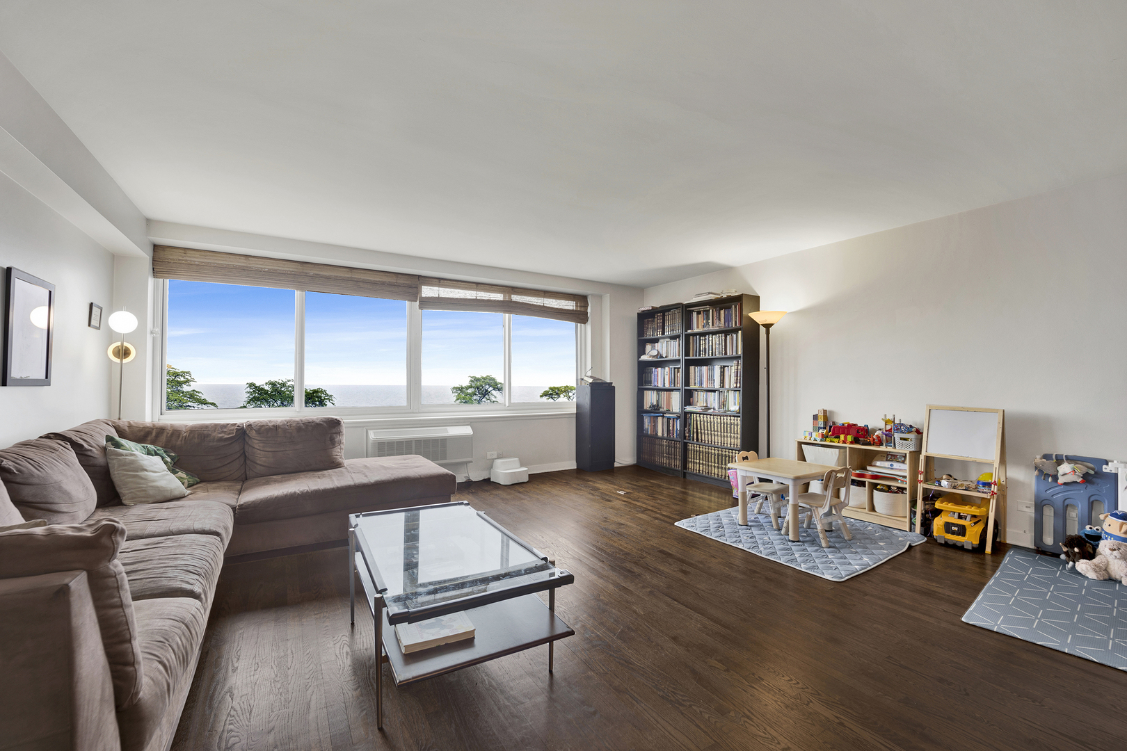1440 N LAKE SHORE Drive 4BD
