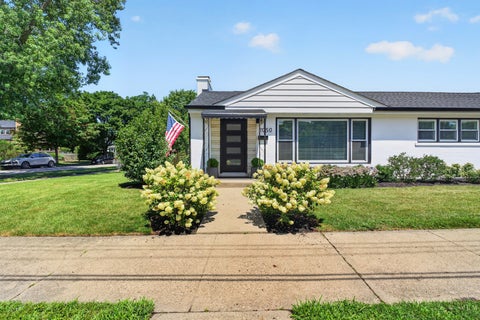Tiny photo for 1050 Cedar Street, Park Ridge, IL 60068 (MLS # 12719296)