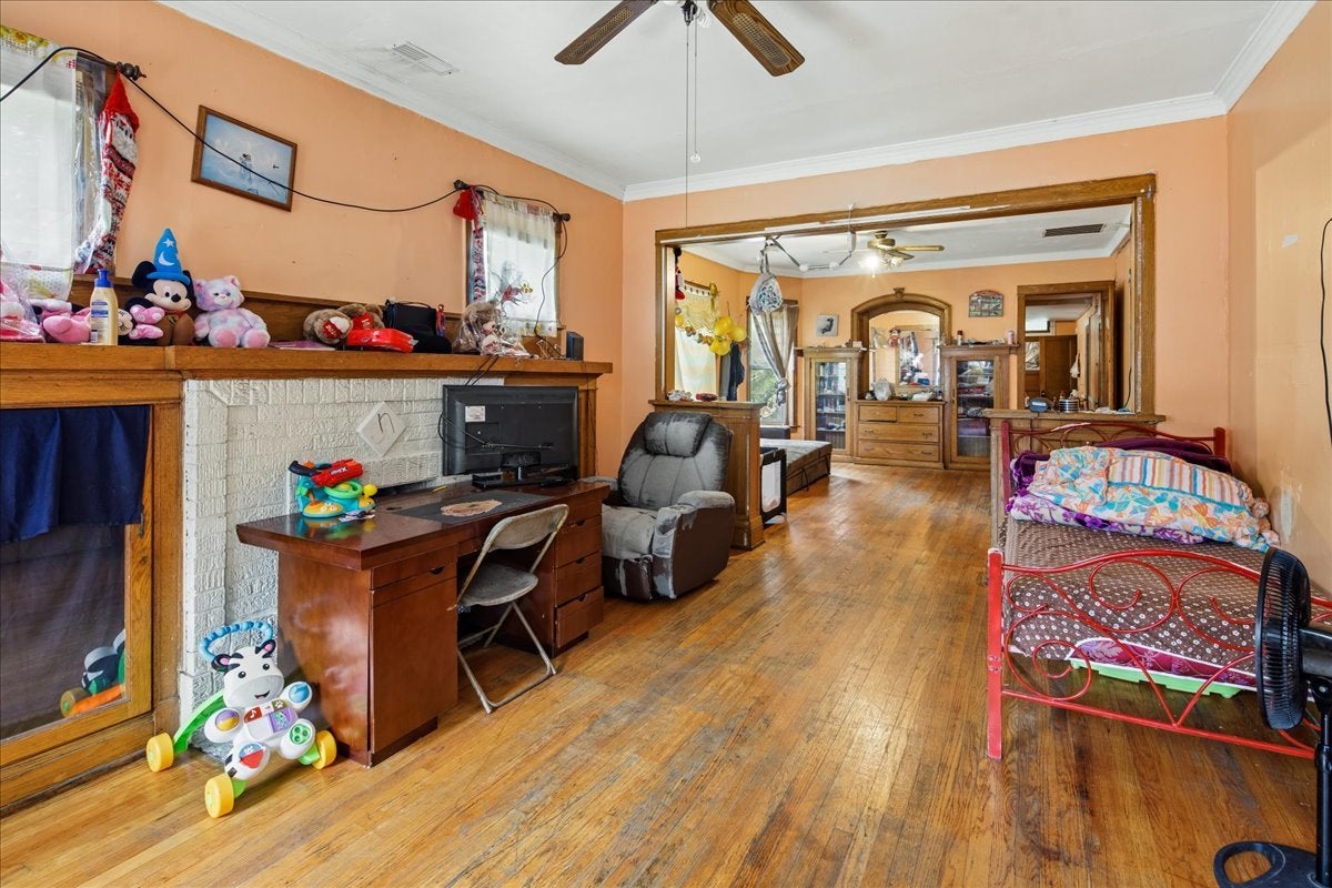 4134 W 25th Place