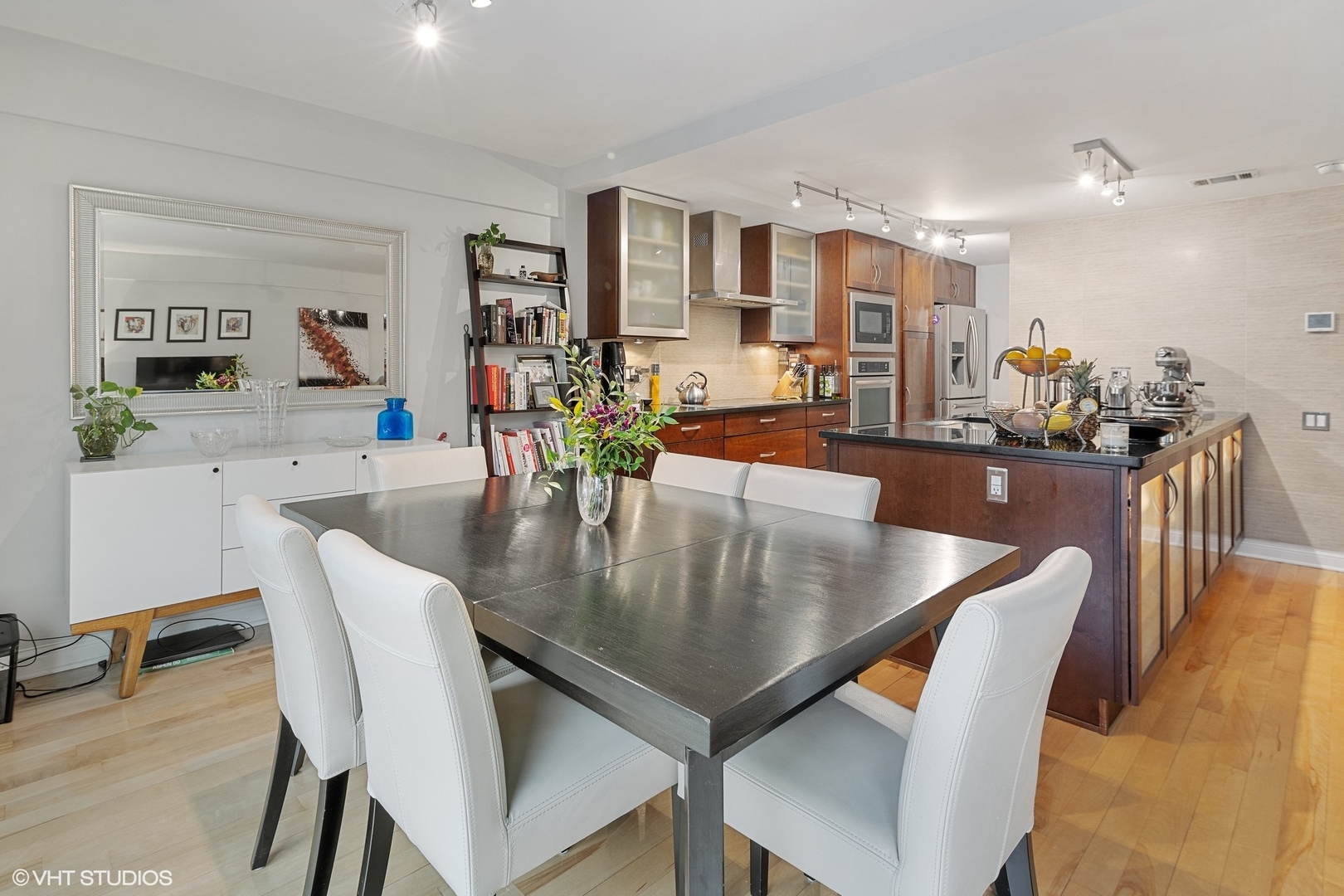 1169 S Plymouth Court 119