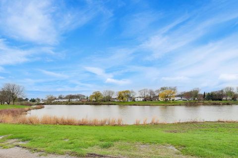 Tiny photo for 324 Klein Creek Court #A, Carol Stream, IL 60188 (MLS # 12608940)