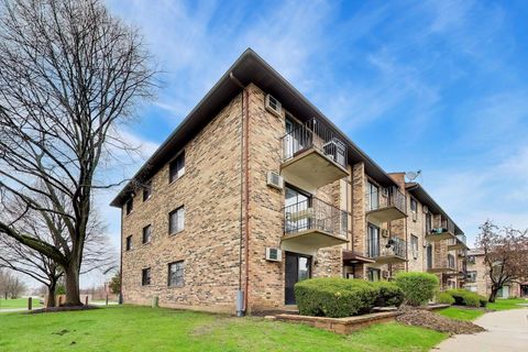 Photo of 324 Klein Creek Court #A, Carol Stream, IL 60188 (MLS # 12608940)