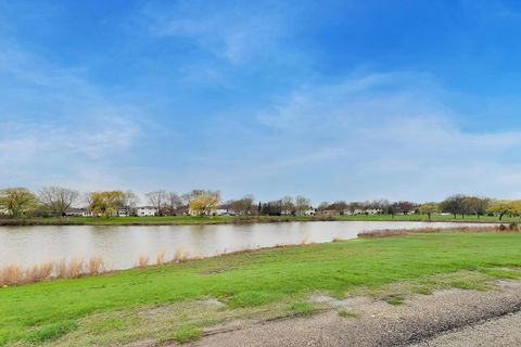 Tiny photo for 324 Klein Creek Court #A, Carol Stream, IL 60188 (MLS # 12608940)