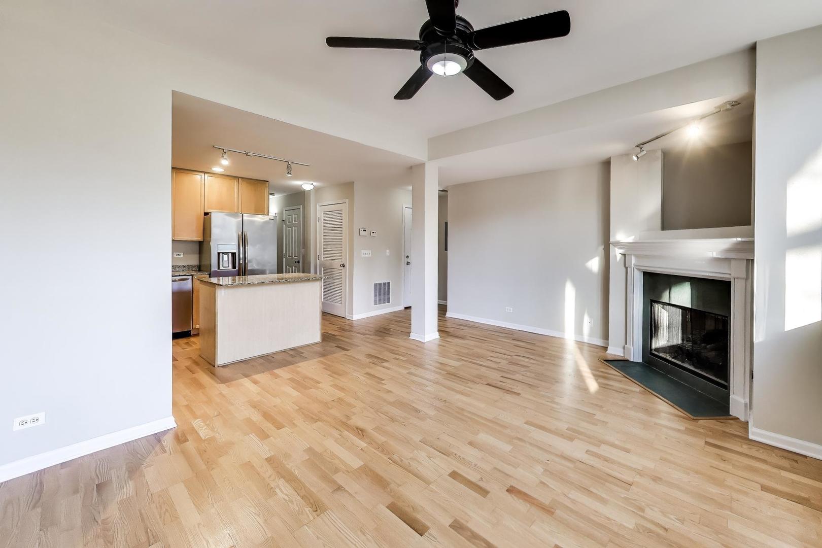 1636 W Melrose Street 101