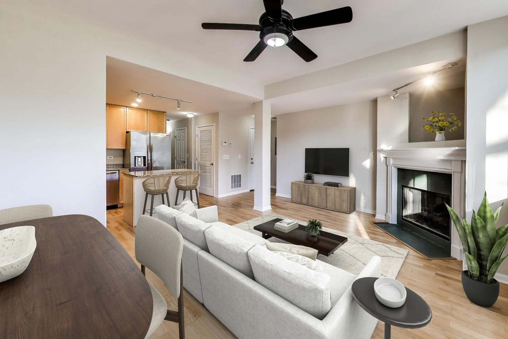 1636 W Melrose Street 101