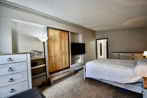 Tiny photo for 203 Denver Street, Bloomington, IL 61701 (MLS # 12537892)