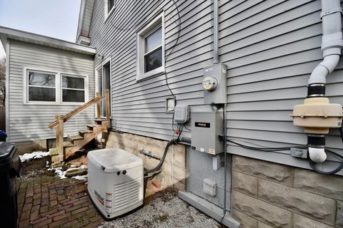 Tiny photo for 203 Denver Street, Bloomington, IL 61701 (MLS # 12537892)