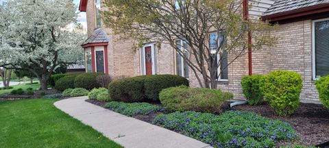 Tiny photo for 17917 W Pond Ridge Circle, Gurnee, IL 60031 (MLS # 12437635)