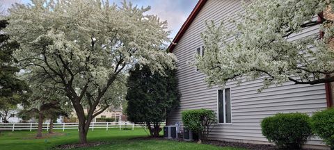 Tiny photo for 17917 W Pond Ridge Circle, Gurnee, IL 60031 (MLS # 12437635)