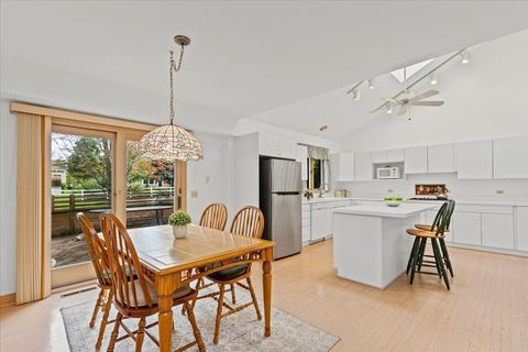 Tiny photo for 17917 W Pond Ridge Circle, Gurnee, IL 60031 (MLS # 12437635)