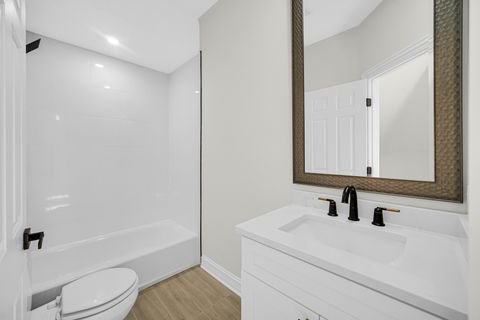 Tiny photo for 424 Ashbury Drive, Hinsdale, IL 60521 (MLS # 12540303)