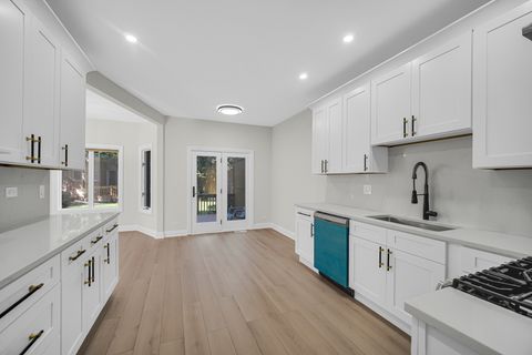 Tiny photo for 424 Ashbury Drive, Hinsdale, IL 60521 (MLS # 12540303)