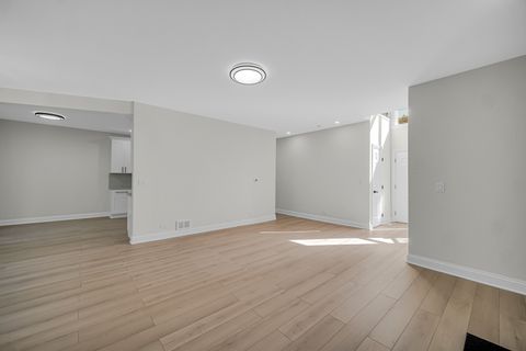 Tiny photo for 424 Ashbury Drive, Hinsdale, IL 60521 (MLS # 12540303)