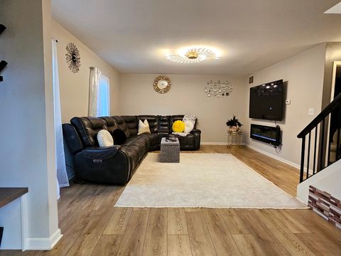 Tiny photo for 16 Forest Lane, Cary, IL 60013 (MLS # 12469453)