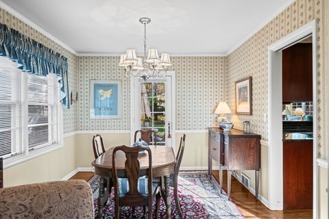 Tiny photo for 428 S Banbury Road, Arlington Heights, IL 60005 (MLS # 12518122)