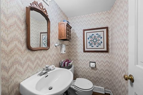 Tiny photo for 428 S Banbury Road, Arlington Heights, IL 60005 (MLS # 12518122)