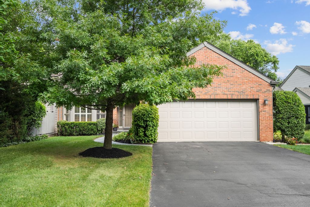 Photo for 28 Warrington Drive, Lake Bluff, IL 60044 (MLS # 12457909)