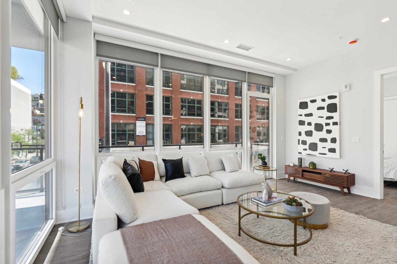 812 W Adams Street 604