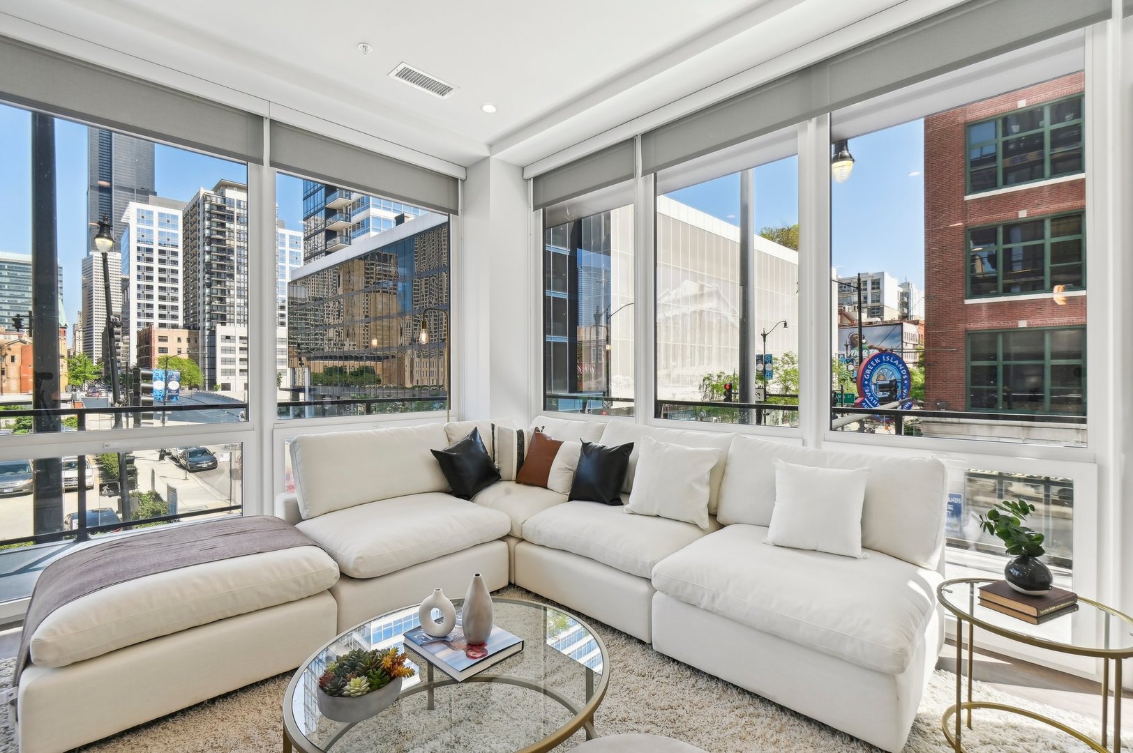 812 W Adams Street 604