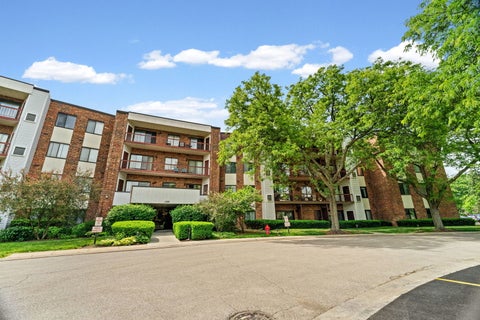 Photo of 1500 Harbour Drive #4F, Wheeling, IL 60090 (MLS # 12681400)