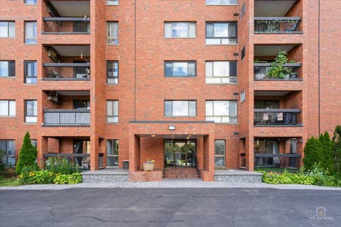 Photo of 3700 Capri Court #104, Glenview, IL 60025 (MLS # 12700110)
