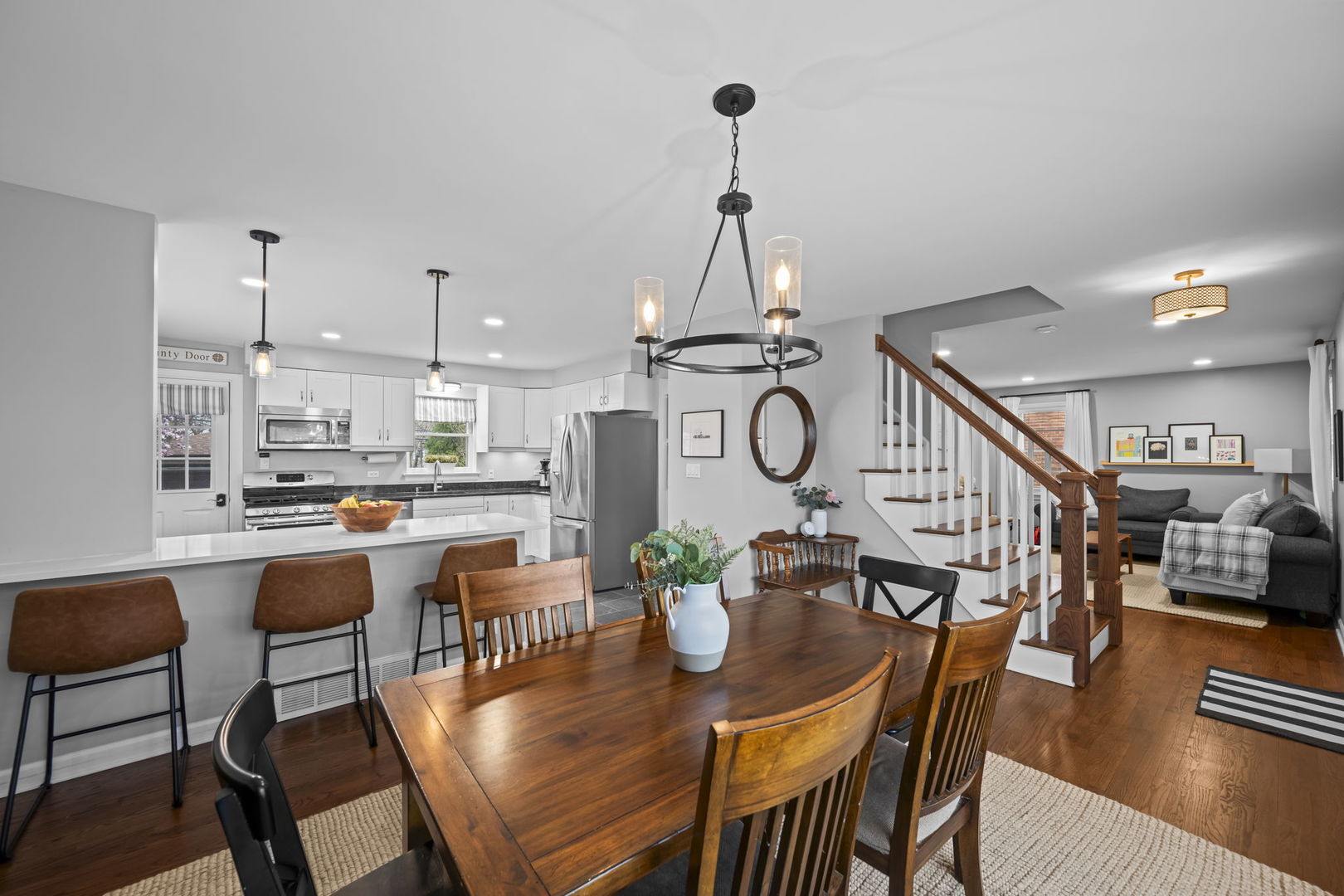 914 N Kennicott Avenue