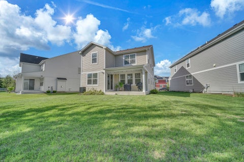 Tiny photo for 23 Commons Circle, Hawthorn Woods, IL 60047 (MLS # 12630256)