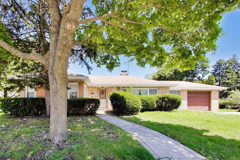 Photo of 3360 W Arthur Avenue, Lincolnwood, IL 60712 (MLS # 12661900)
