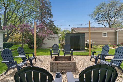 Tiny photo for 2305 N Williamsburg Street, Arlington Heights, IL 60004 (MLS # 12636087)
