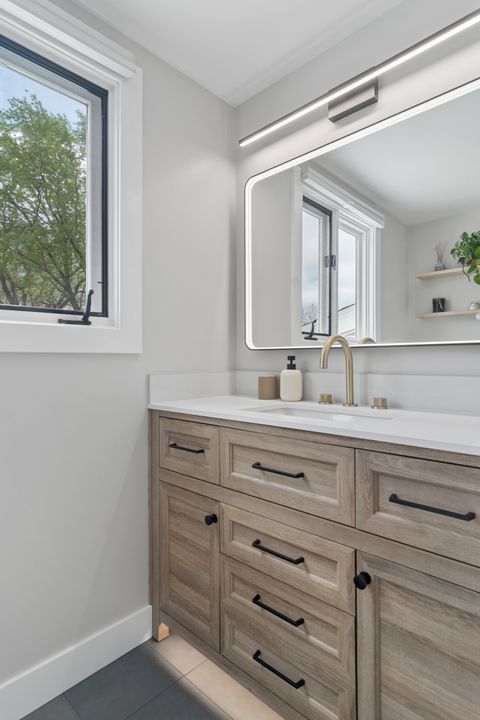 Tiny photo for 2305 N Williamsburg Street, Arlington Heights, IL 60004 (MLS # 12636087)