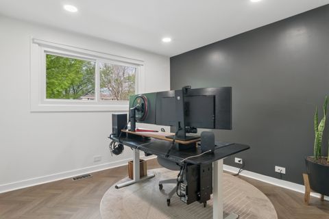 Tiny photo for 2305 N Williamsburg Street, Arlington Heights, IL 60004 (MLS # 12636087)